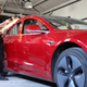 Imagen para el artículo titulado Una youtuber se cansa de esperar el pickup de Tesla y se fabrica uno con un Model 3